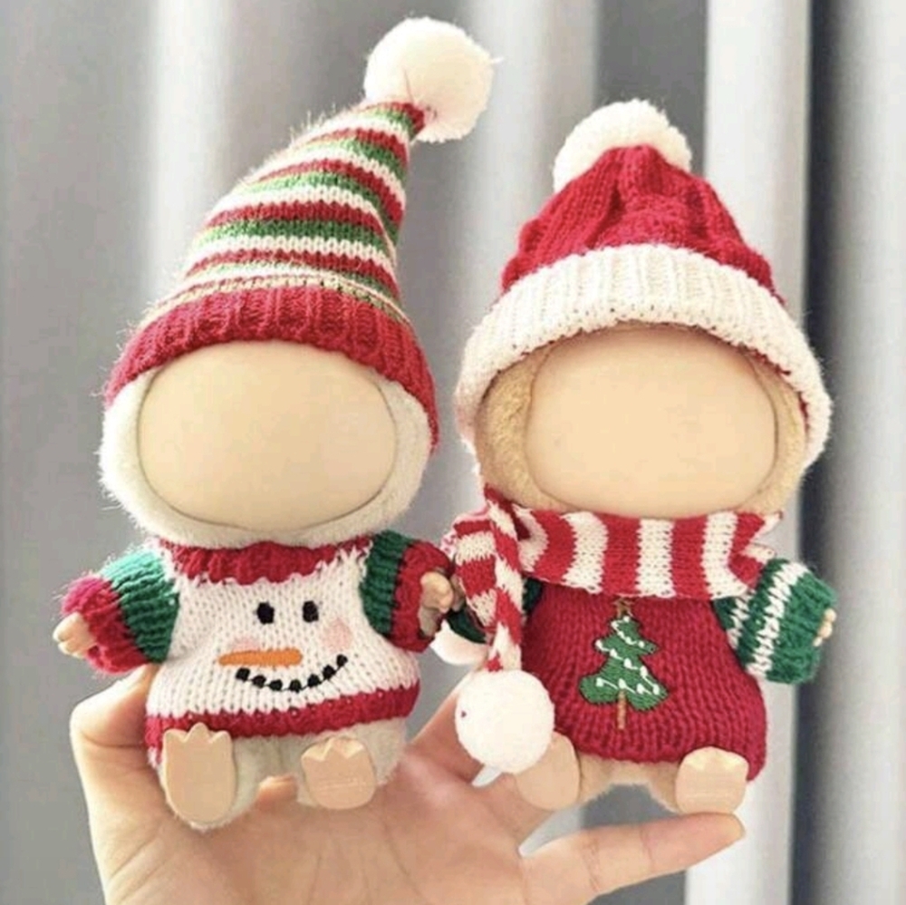 CLEARANCE - Festive Knit Christmas Outfits for Labubus & Other Small Dolls